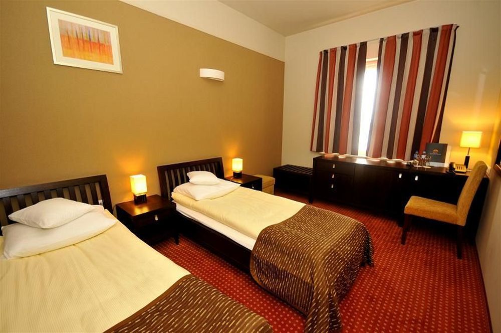 Hotel Teczowy Mlyn Кельце Экстерьер фото